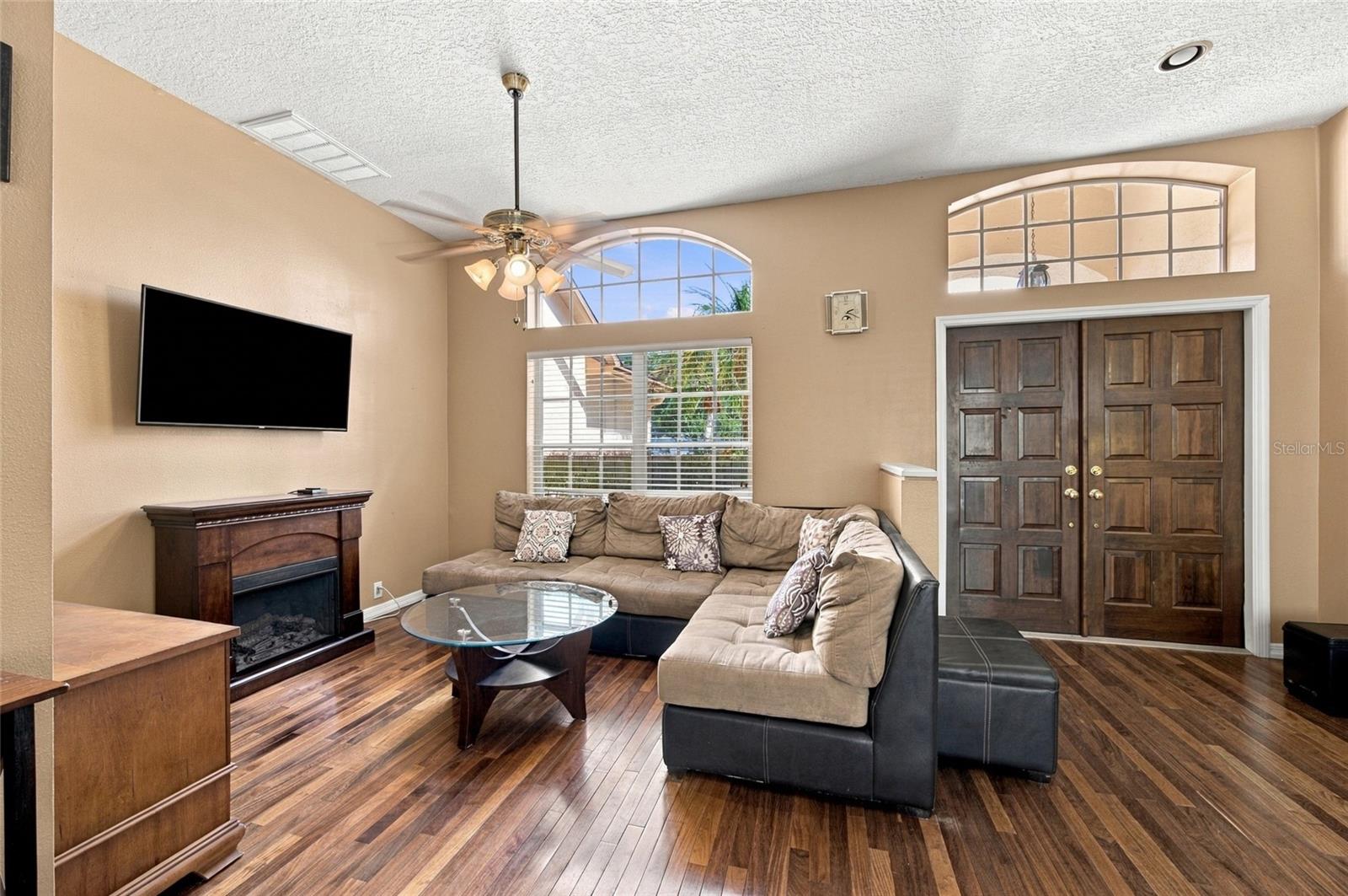 878 CENTERWOOD DR — photo 5
