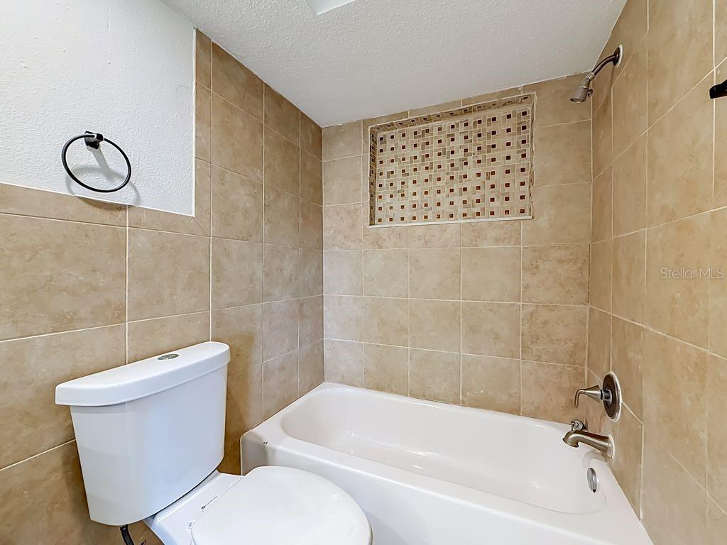 9015 COLLAGE LN — photo 27