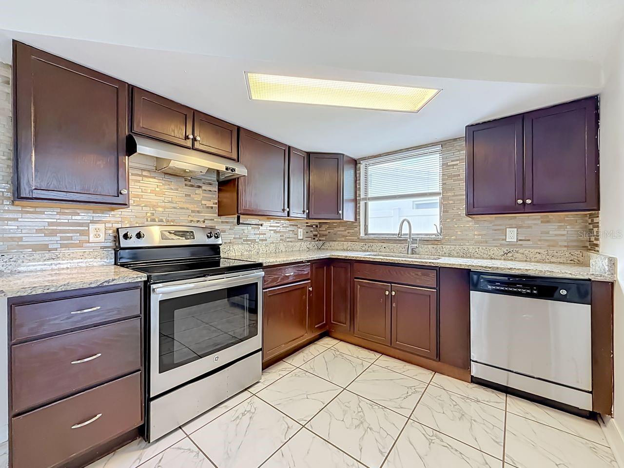 9015 COLLAGE LN — photo 10