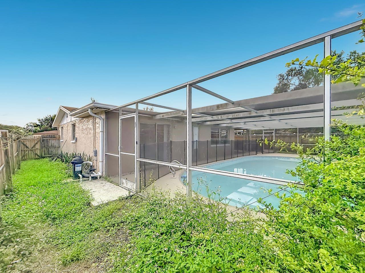 9015 COLLAGE LN — photo 36