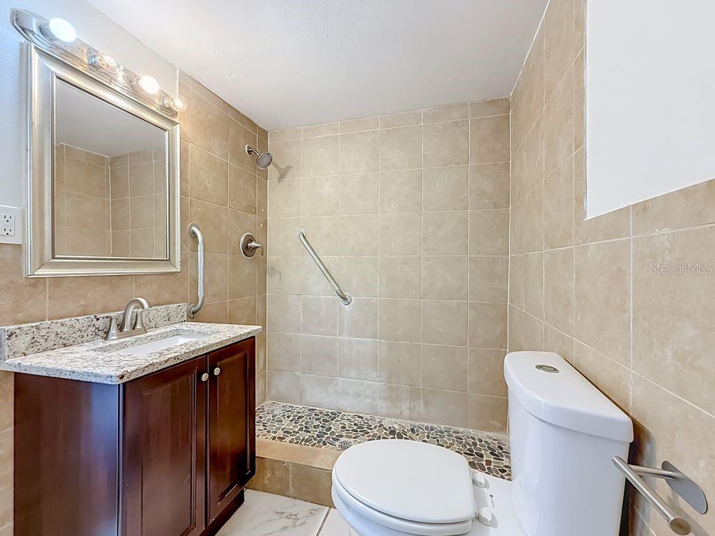 9015 COLLAGE LN — photo 21