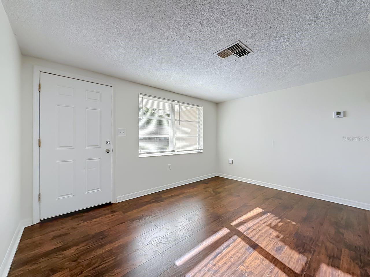 9015 COLLAGE LN — photo 4