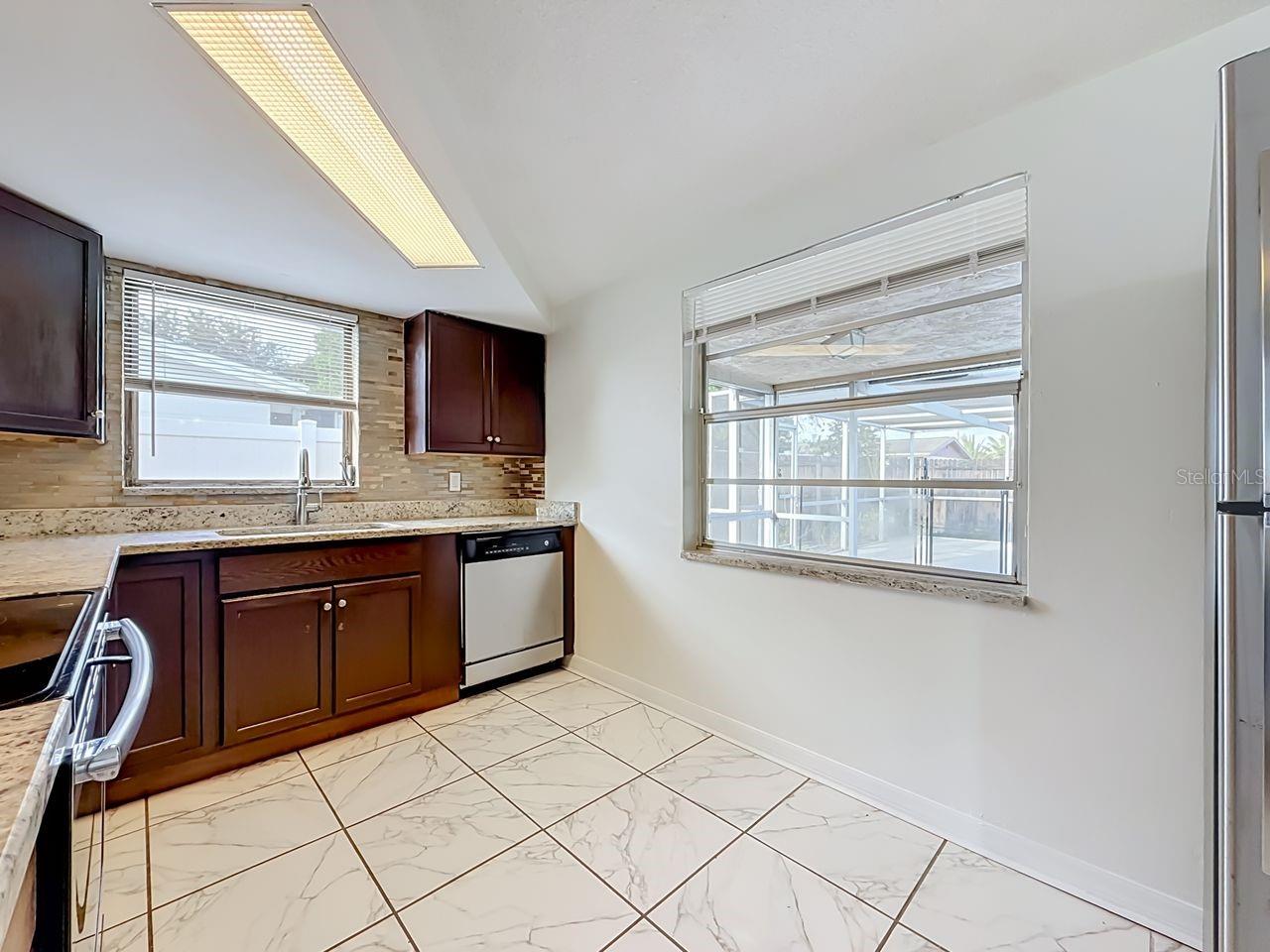 9015 COLLAGE LN — photo 9