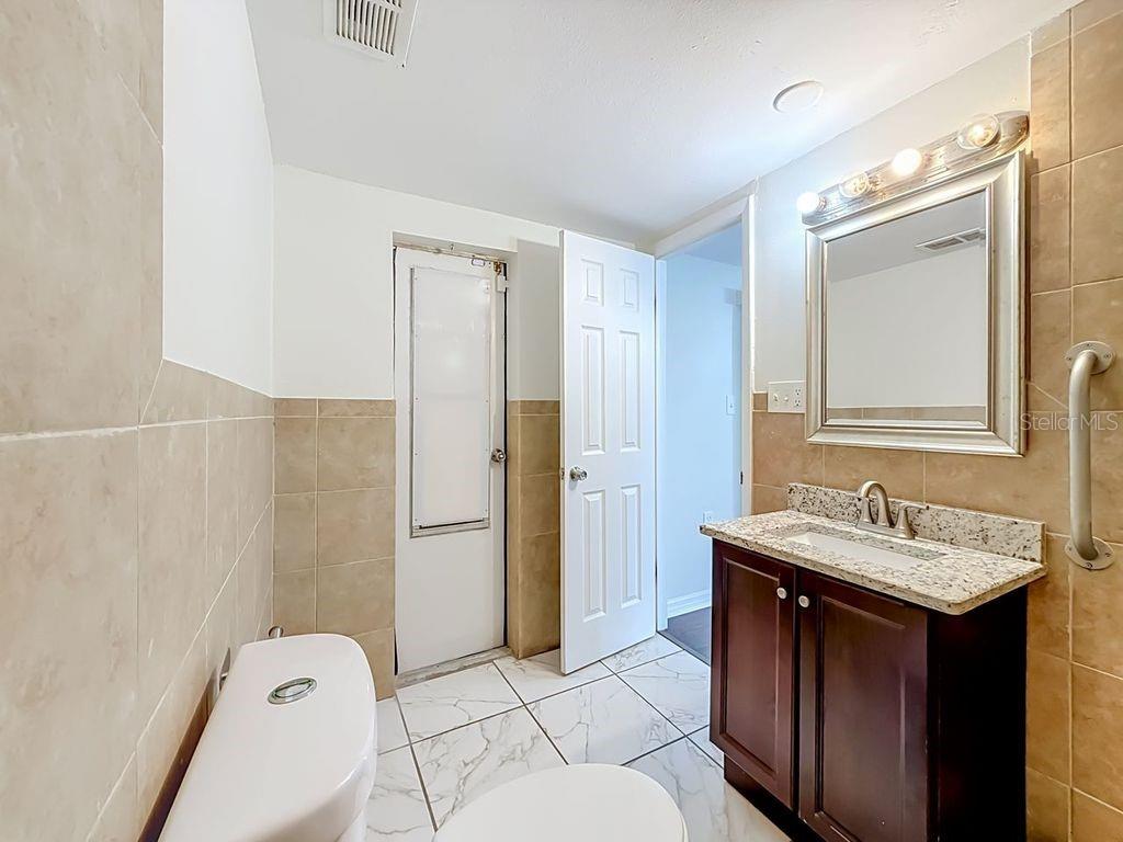 9015 COLLAGE LN — photo 22