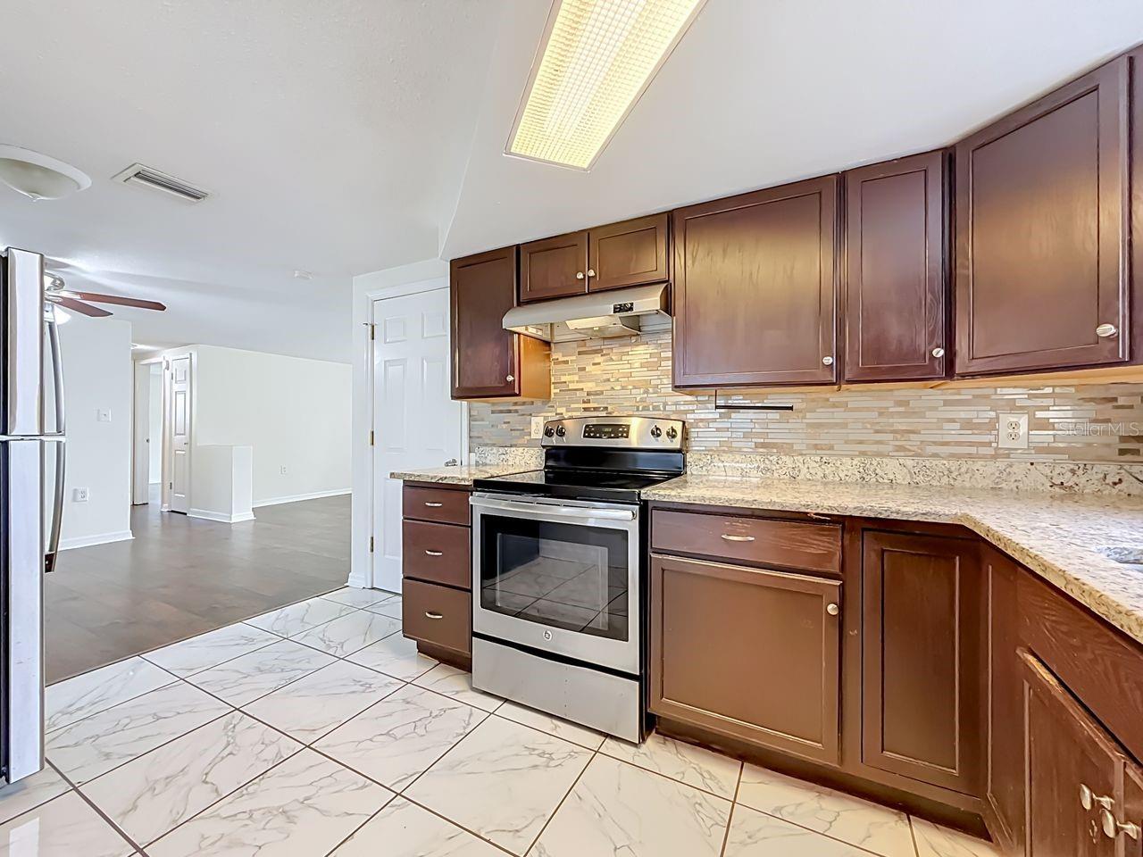 9015 COLLAGE LN — photo 11