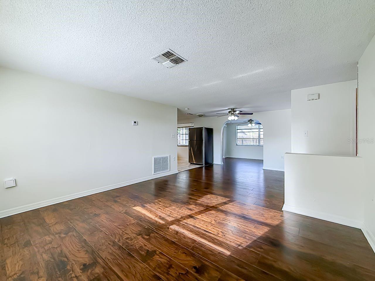 9015 COLLAGE LN — photo 3