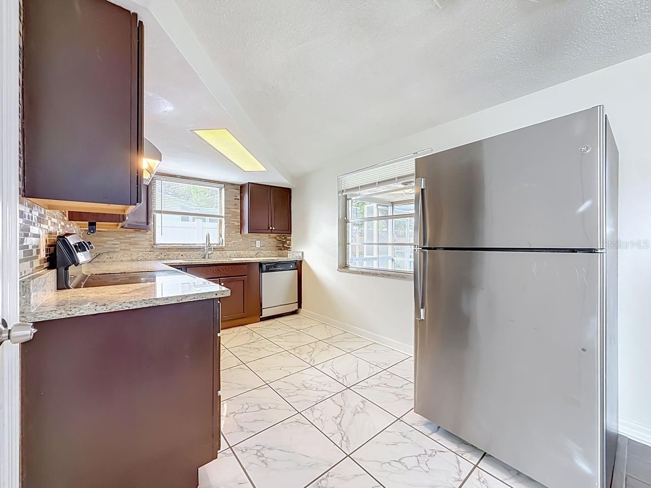 9015 COLLAGE LN — photo 8