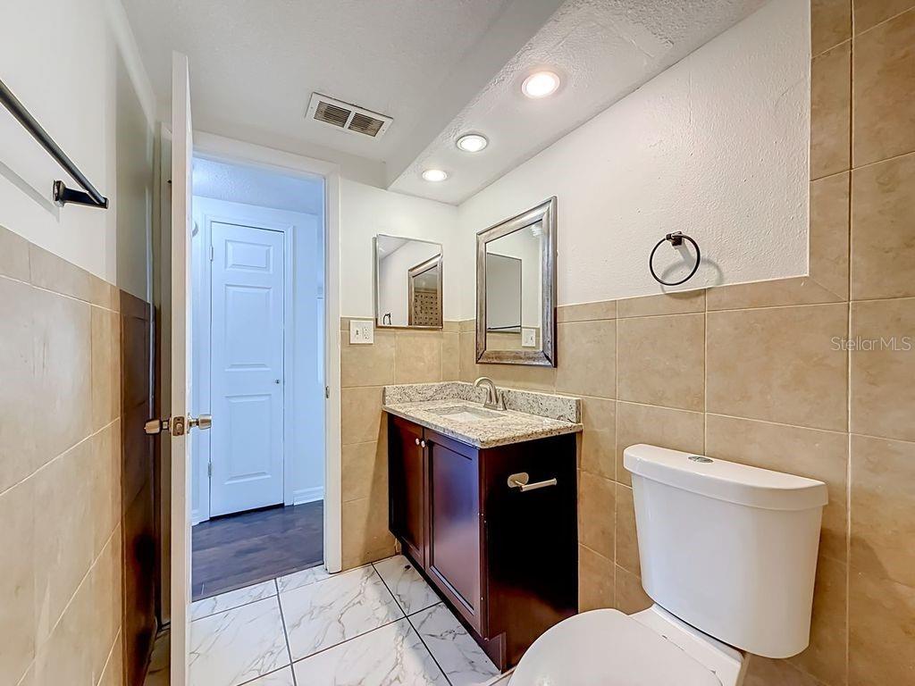 9015 COLLAGE LN — photo 28