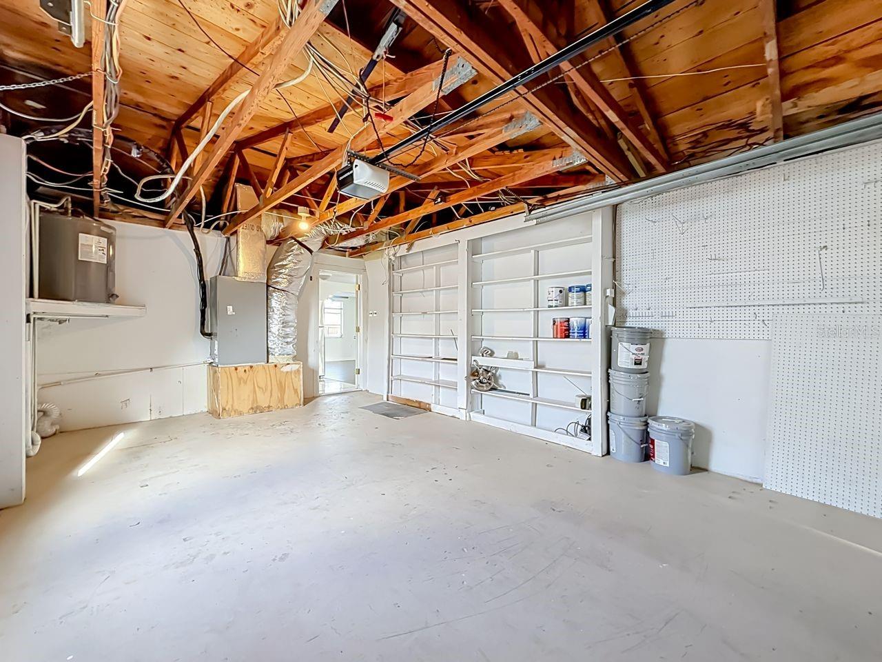 9015 COLLAGE LN — photo 31