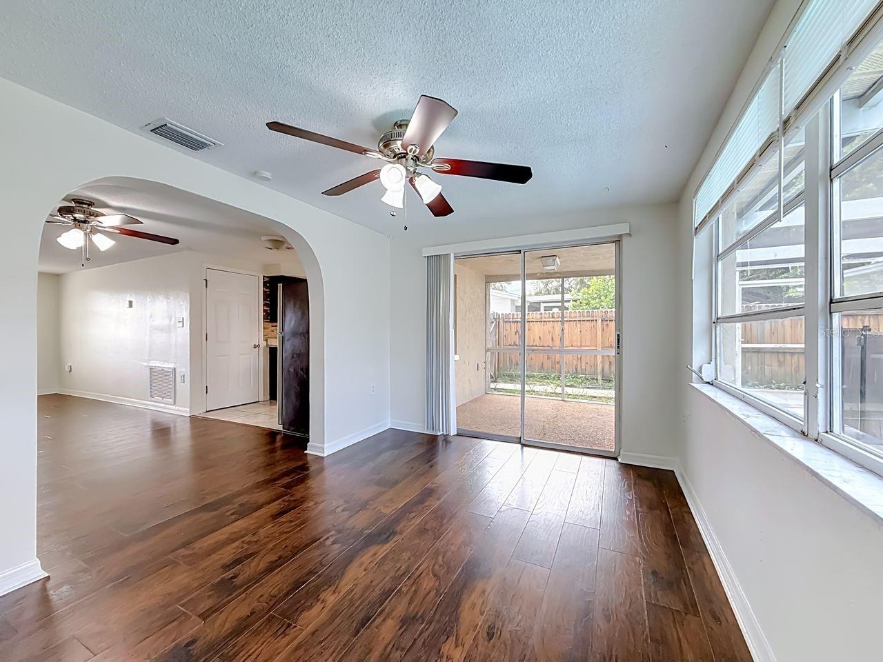 9015 COLLAGE LN — photo 12