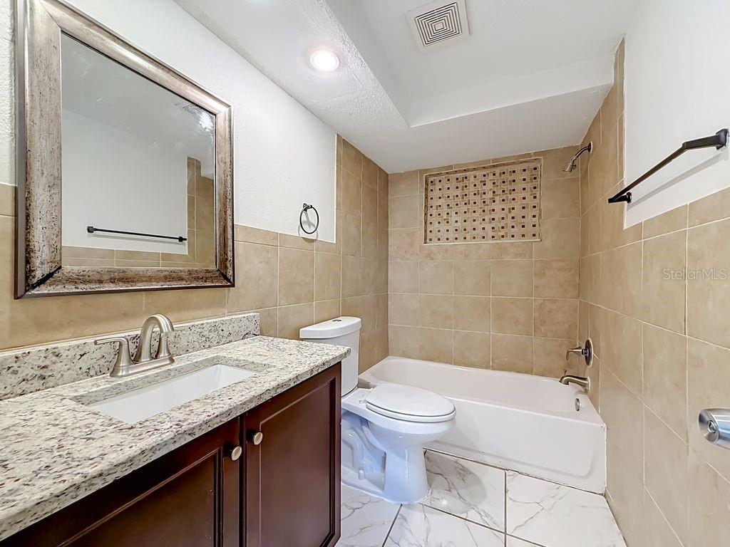 9015 COLLAGE LN — photo 26