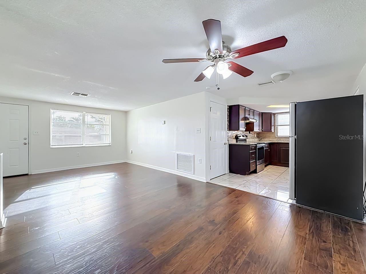 9015 COLLAGE LN — photo 7