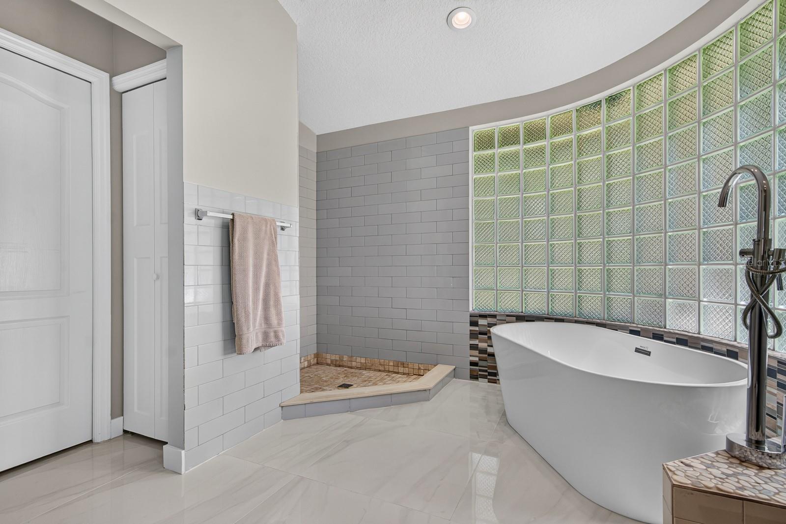 16506 LONGLEAT DR — photo 29