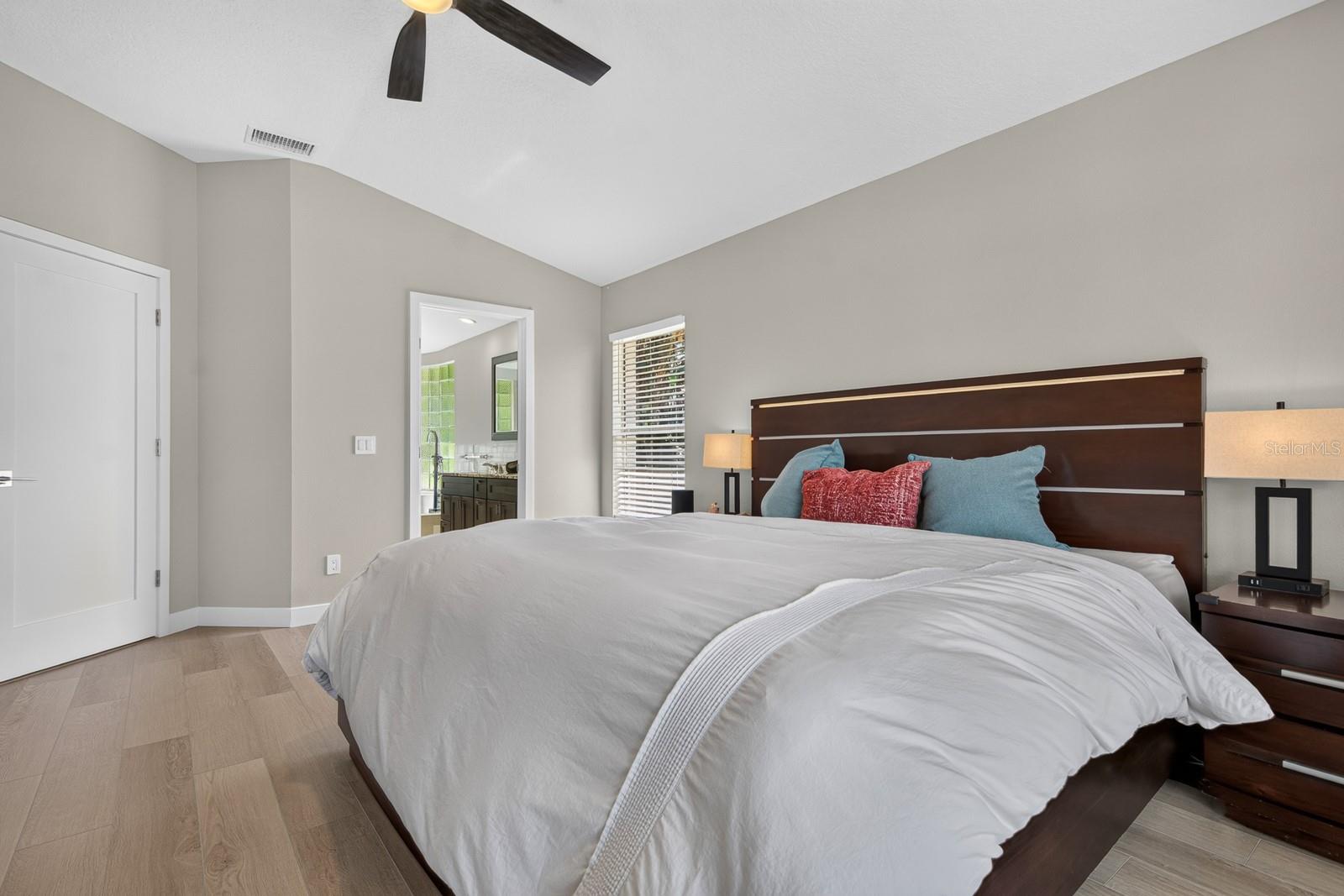 16506 LONGLEAT DR — photo 27