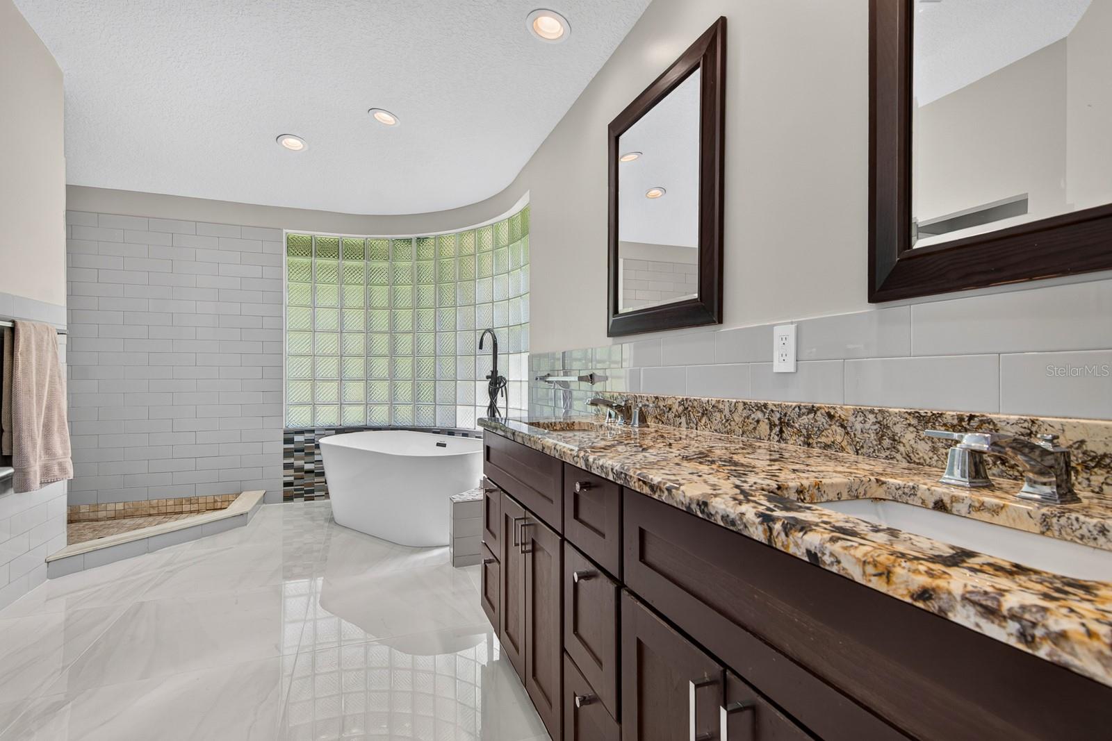 16506 LONGLEAT DR — photo 28