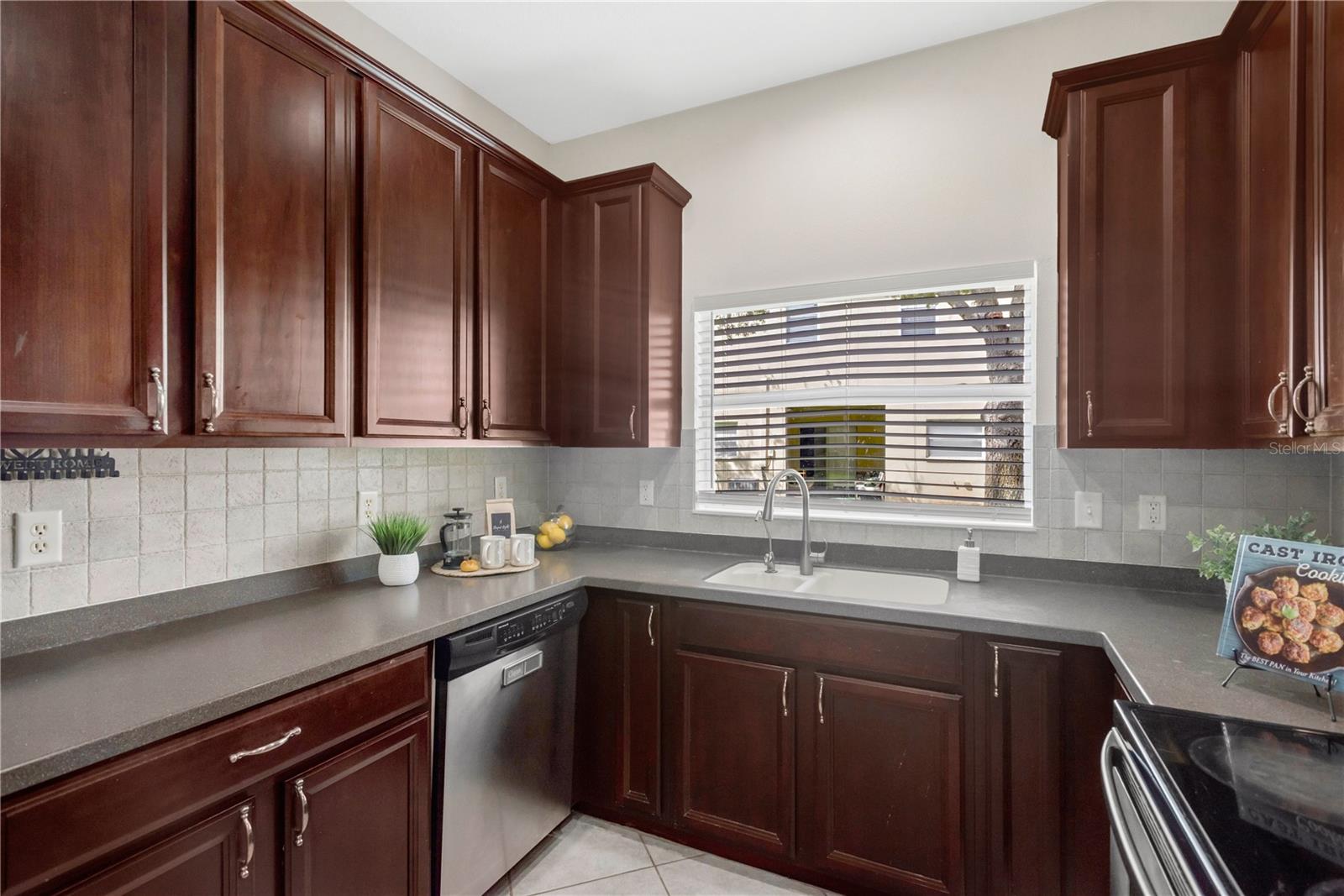 1133 ANDREW AVILES CIR — photo 8