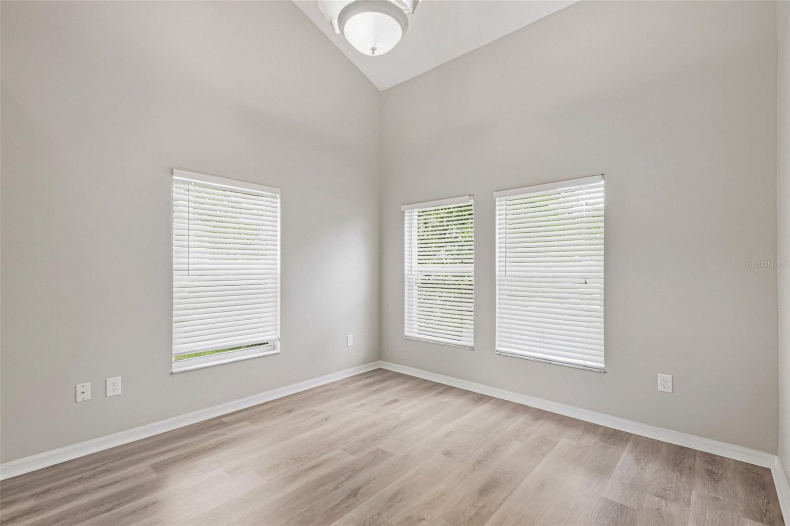 9006 DIXIANA VILLA CIR — photo 12