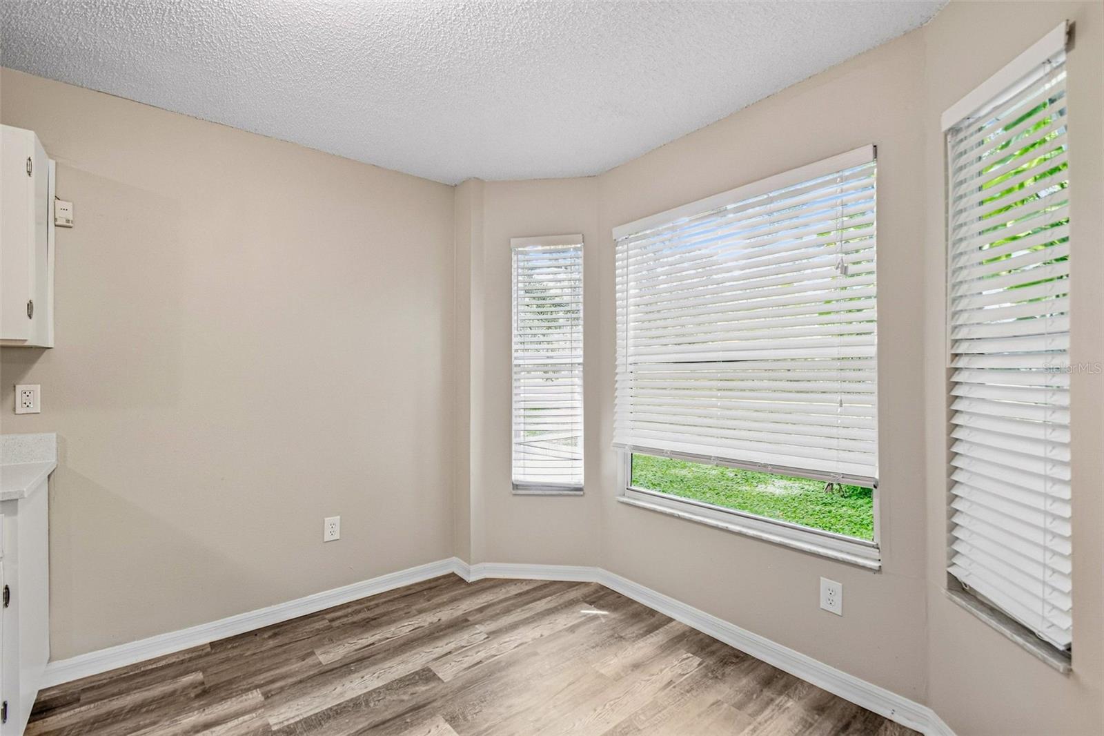9006 DIXIANA VILLA CIR — photo 32