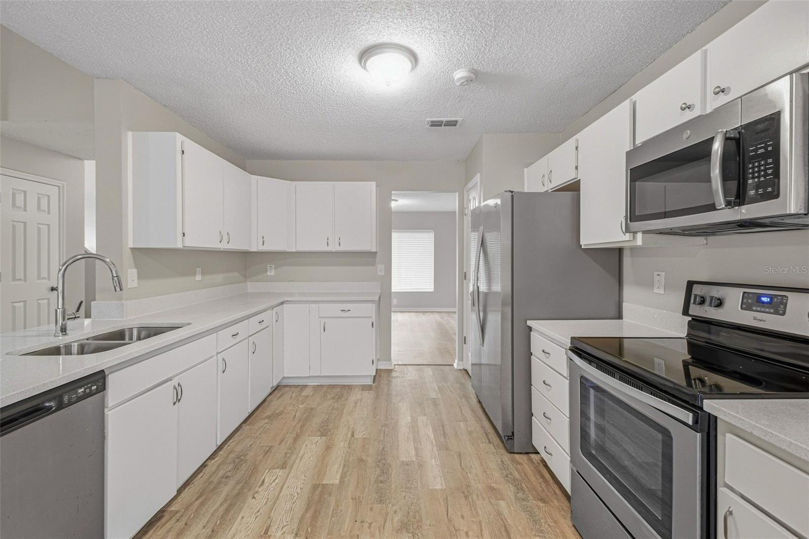 9006 DIXIANA VILLA CIR — photo 27