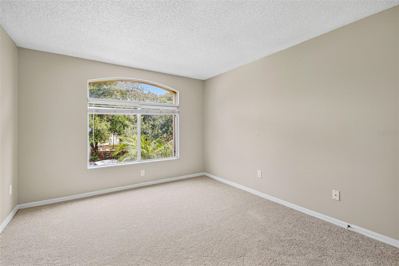 9006 DIXIANA VILLA CIR — photo 40