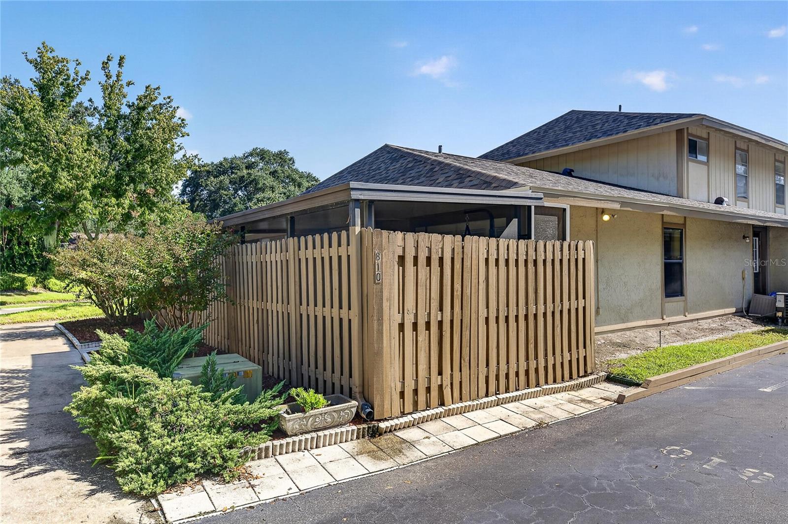810 HUNTERS CT — photo 38
