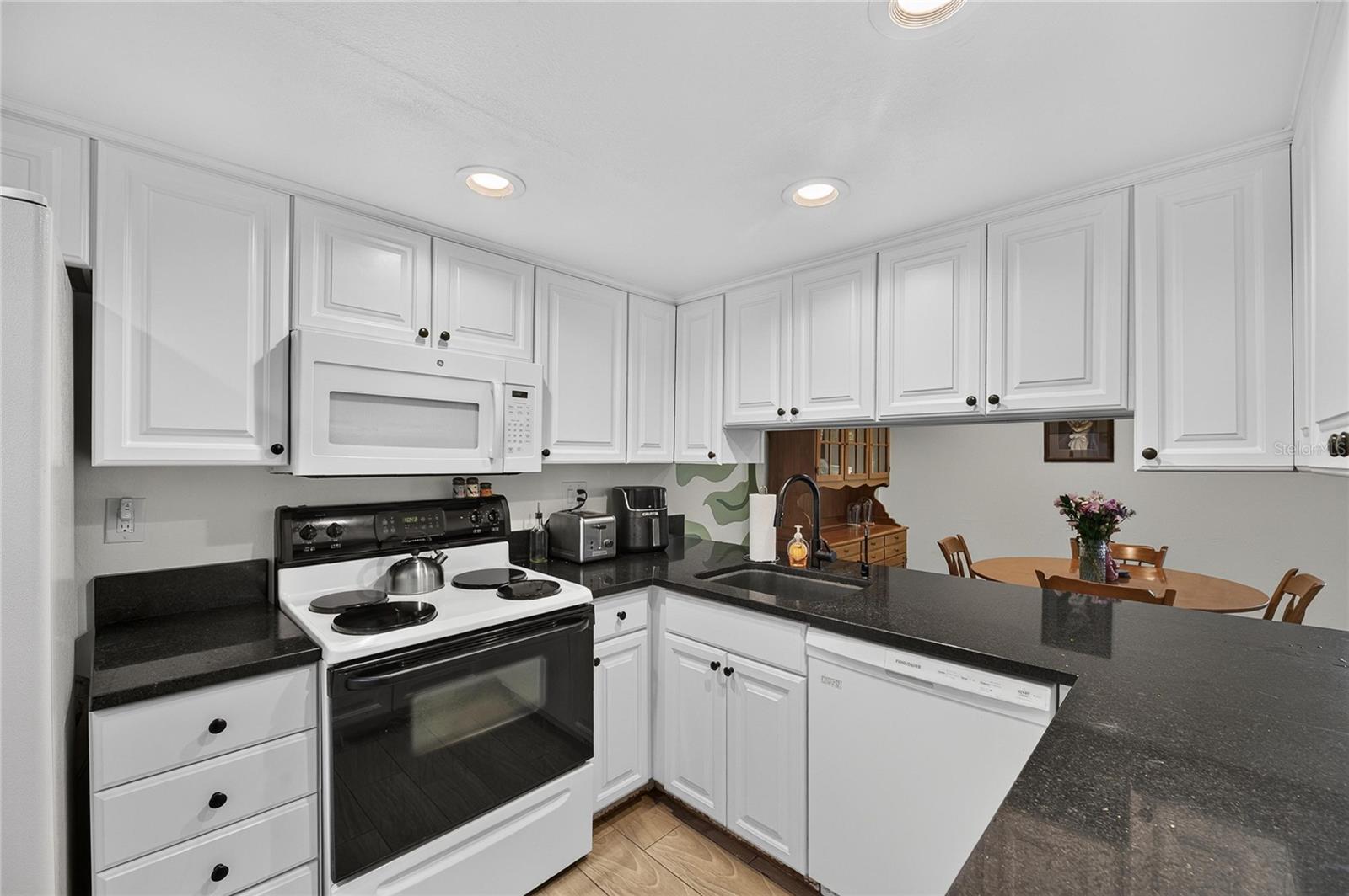 810 HUNTERS CT — photo 18