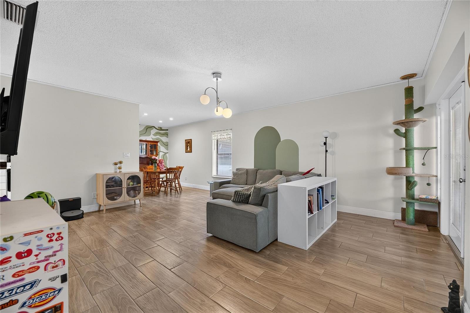 810 HUNTERS CT — photo 7