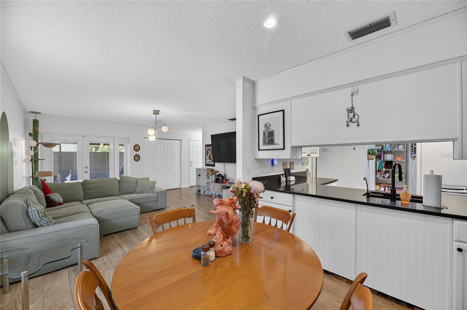 810 HUNTERS CT — photo 12