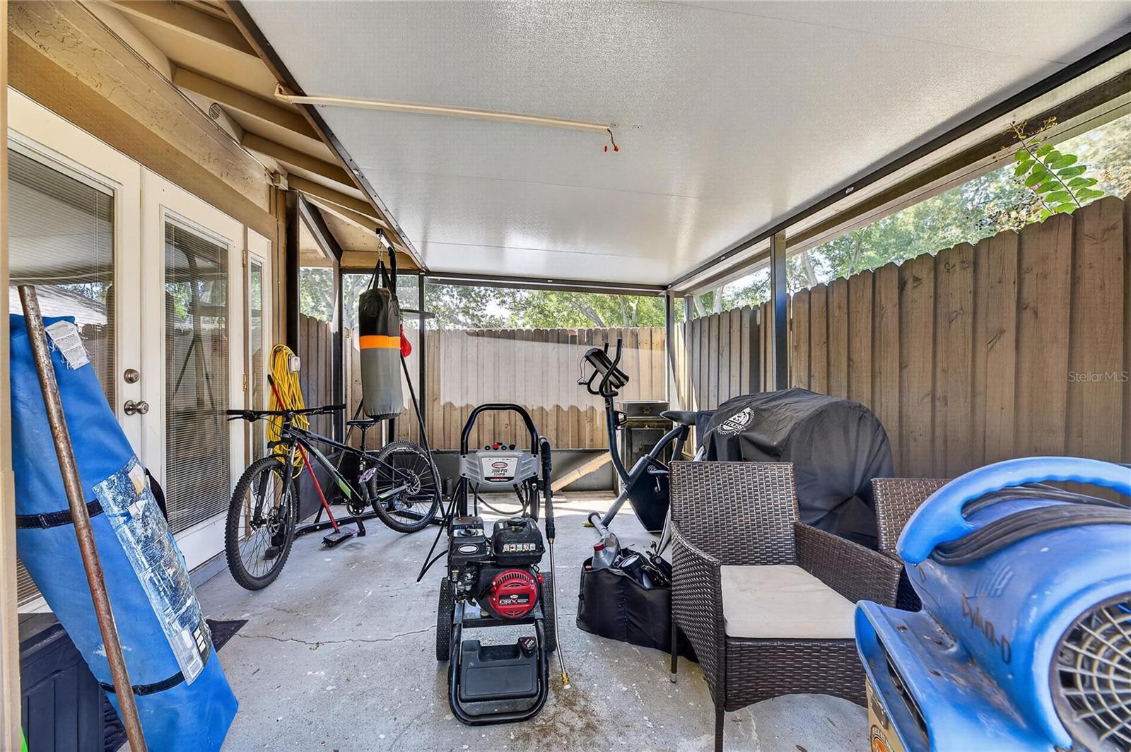 810 HUNTERS CT — photo 35