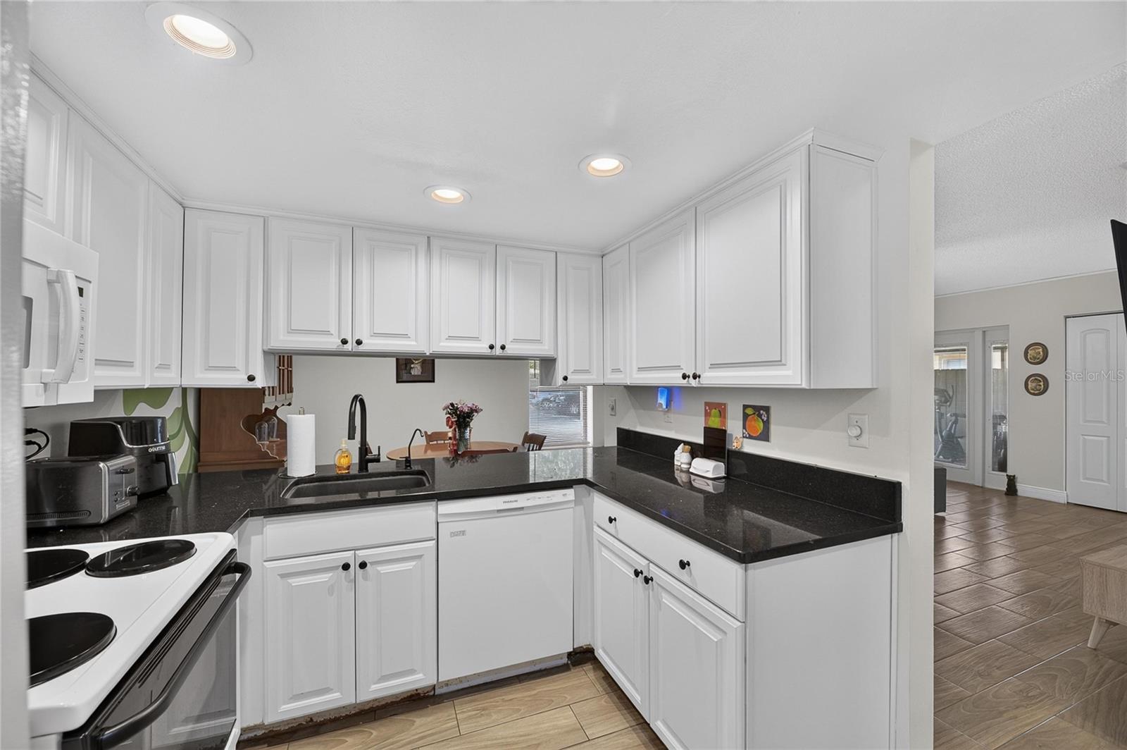 810 HUNTERS CT — photo 20