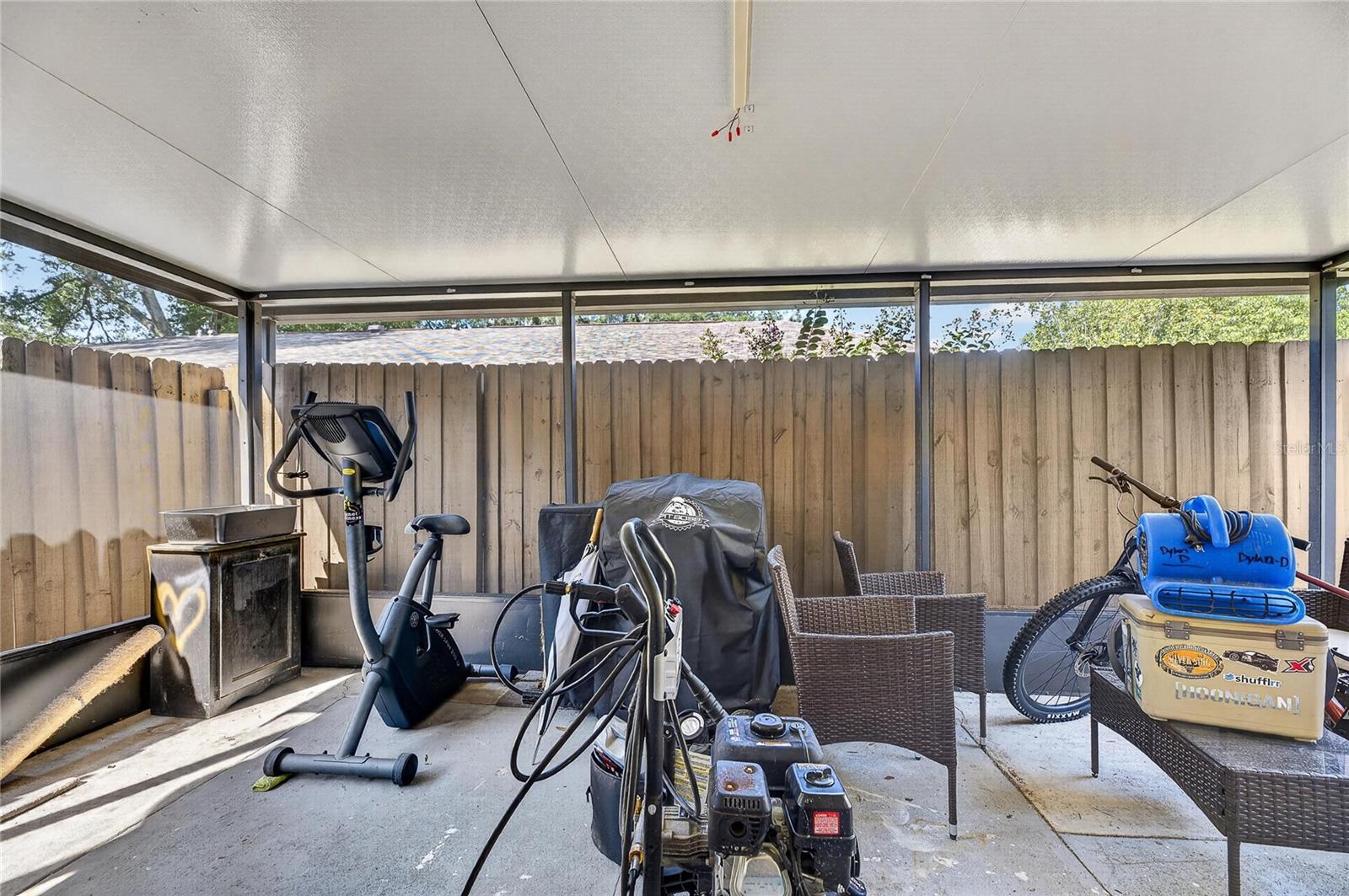 810 HUNTERS CT — photo 34