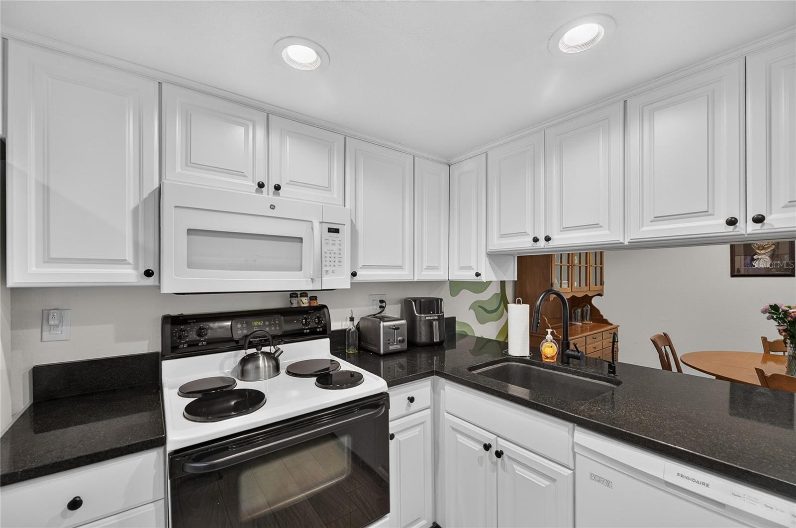 810 HUNTERS CT — photo 19