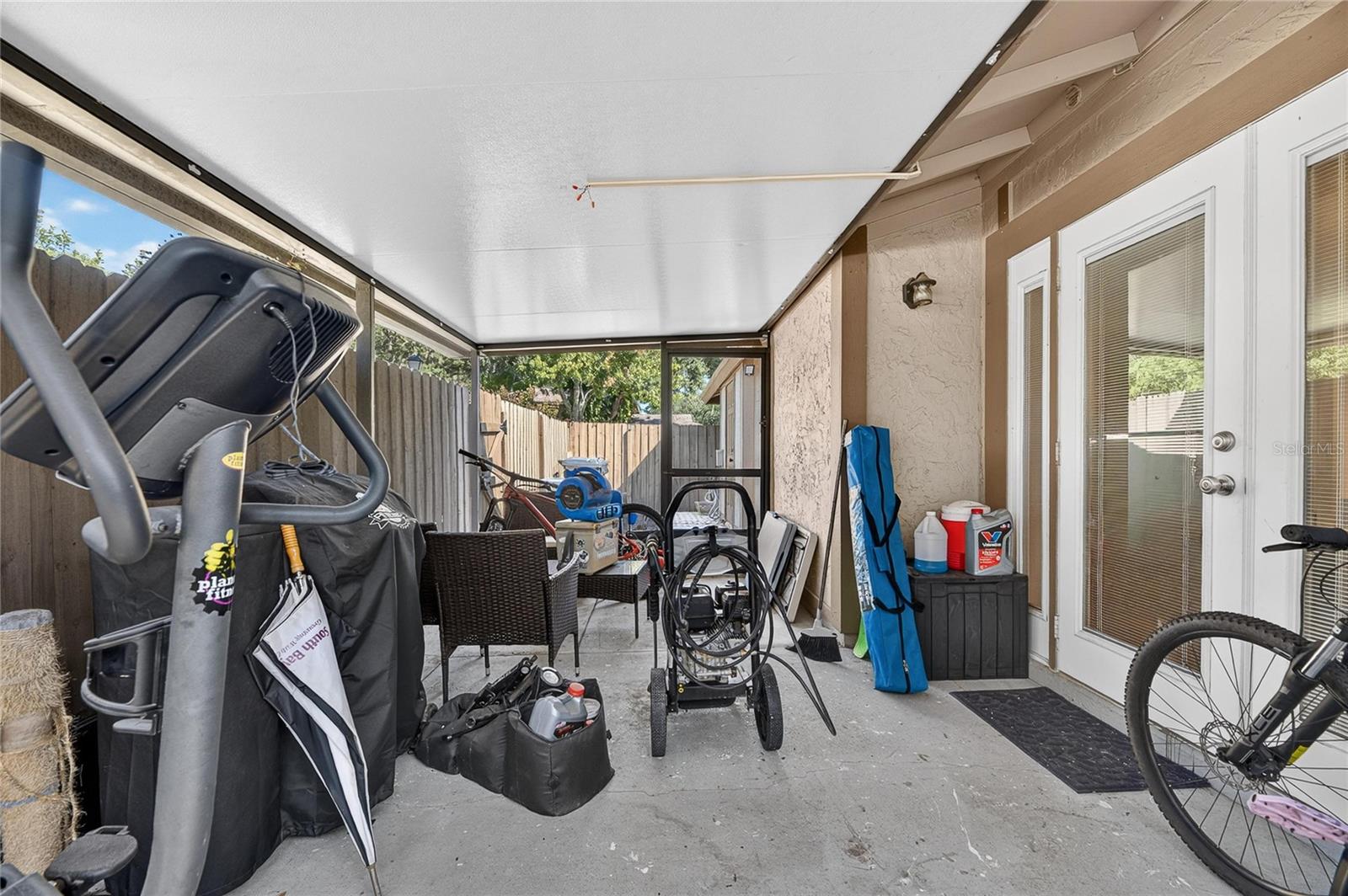 810 HUNTERS CT — photo 33