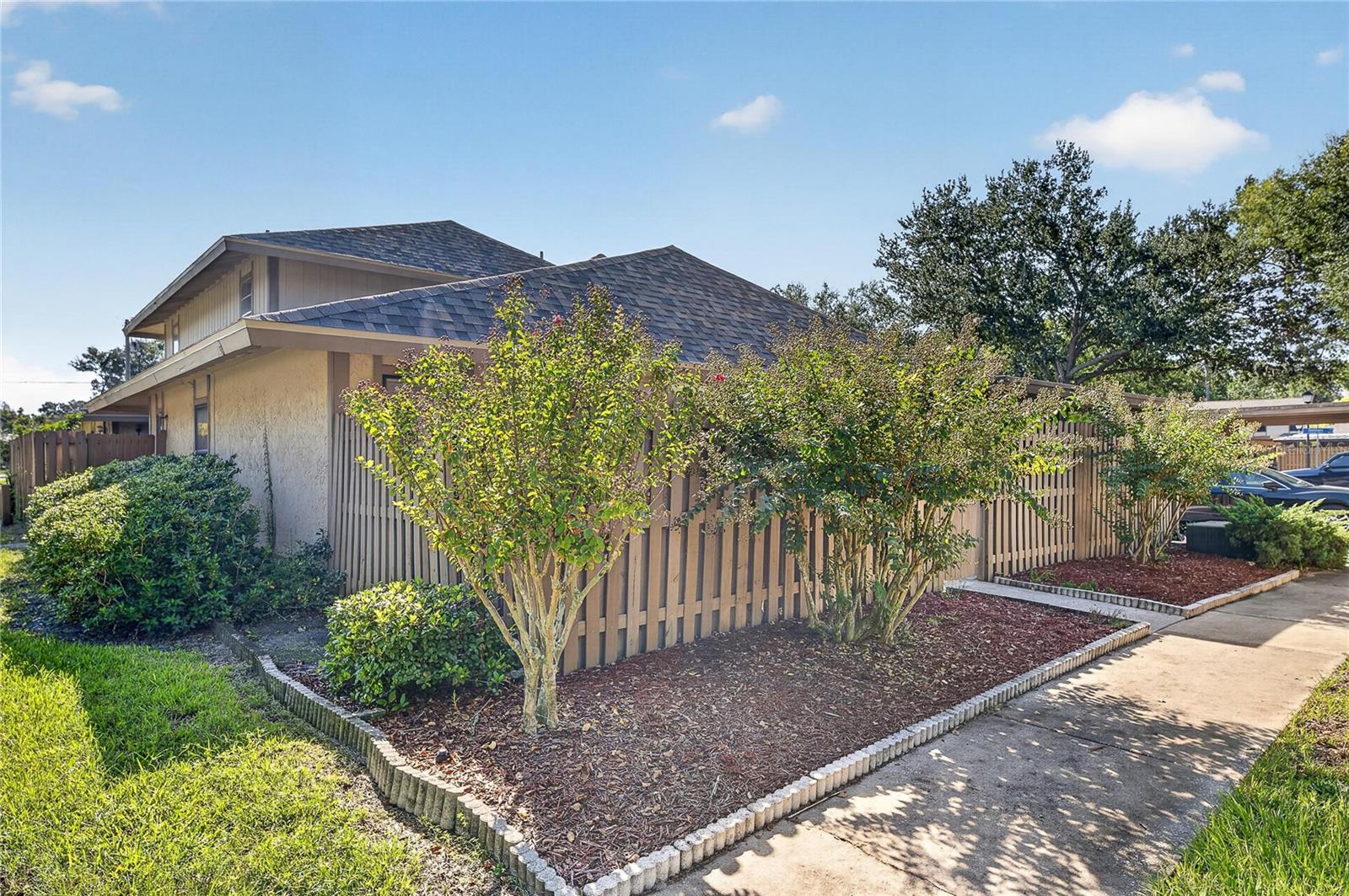 810 HUNTERS CT — photo 2