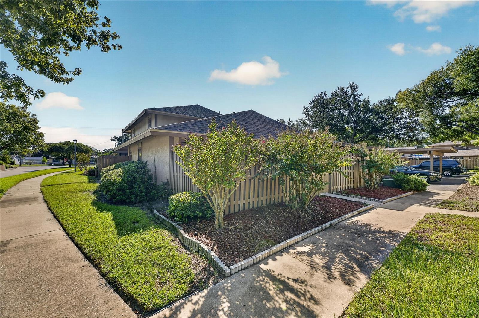 810 HUNTERS CT — photo 37