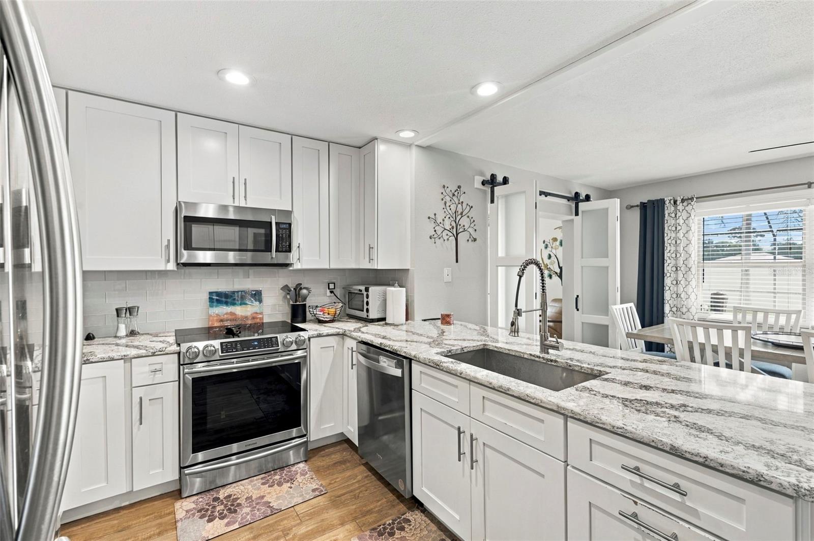 3369 HUNT CLUB DR — photo 17