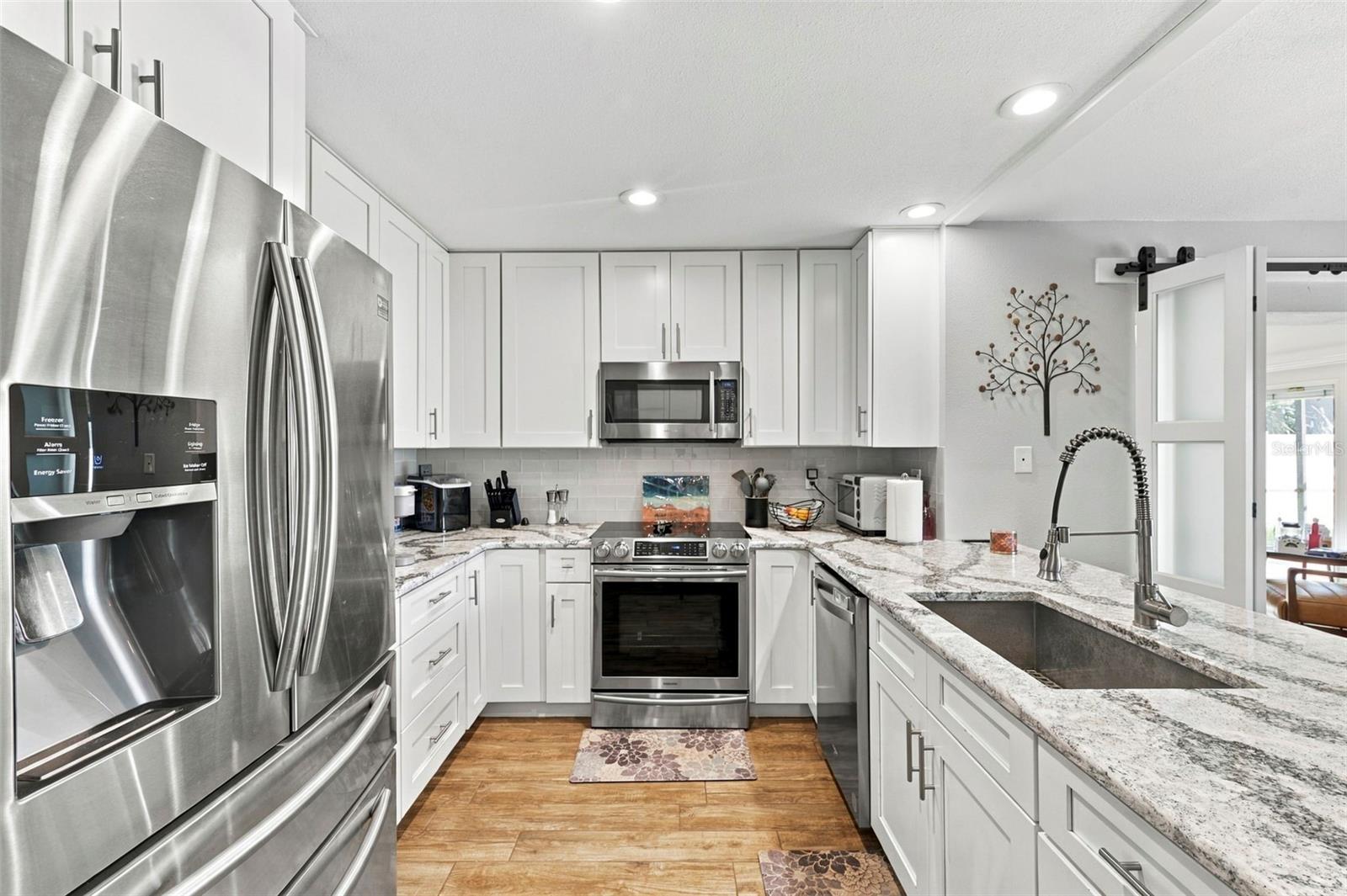 3369 HUNT CLUB DR — photo 16