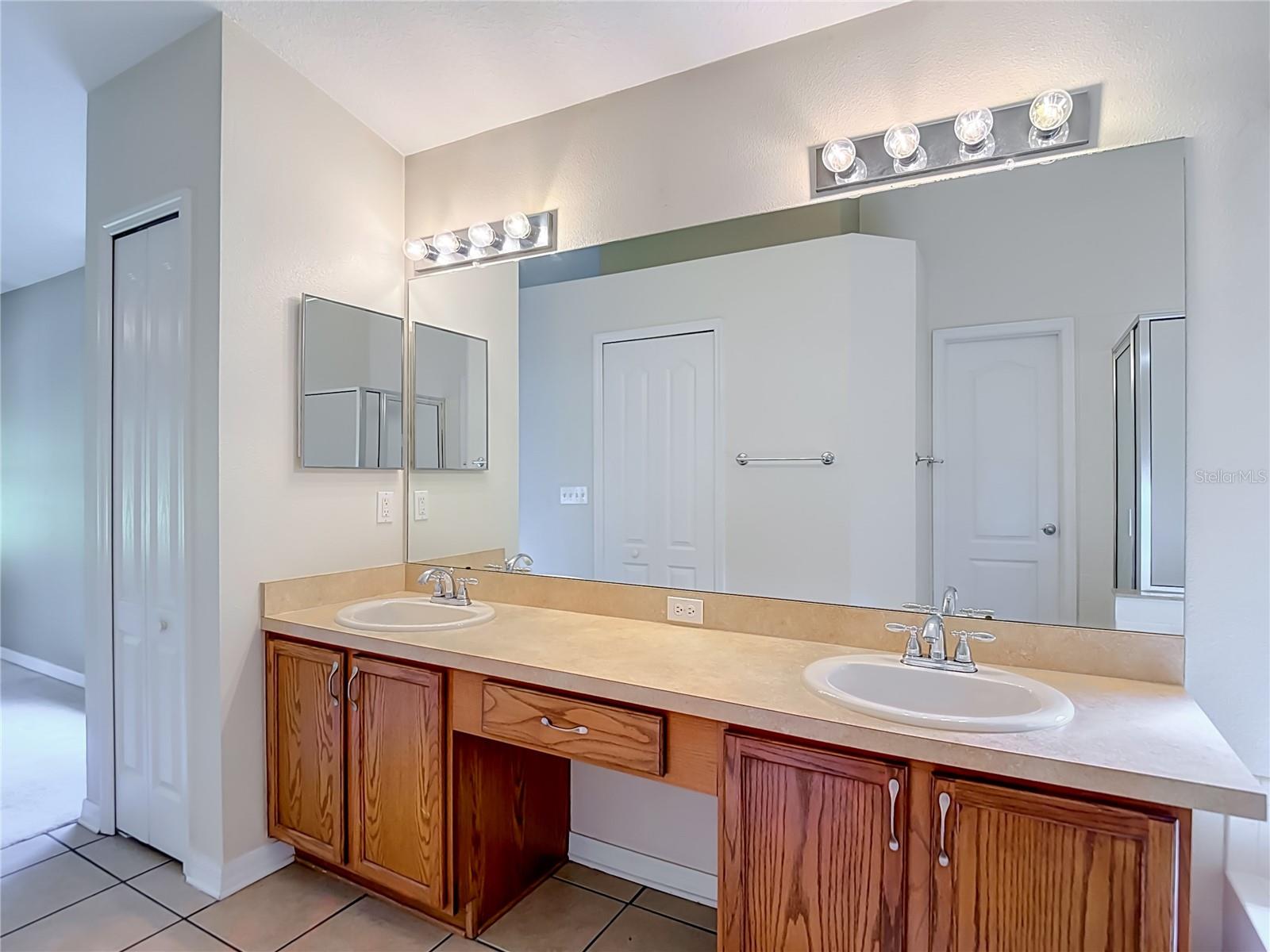 18453 CYPRESS BAY PKWY — photo 30
