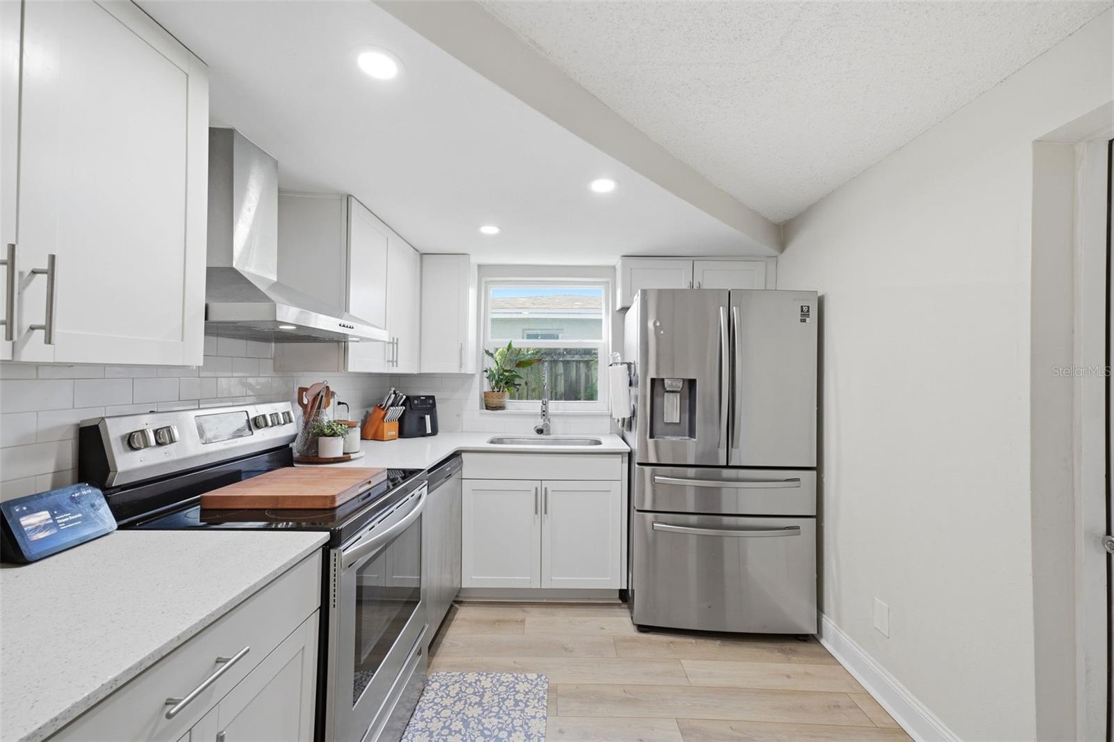 10025 SLEEPY HOLLOW LN — photo 9