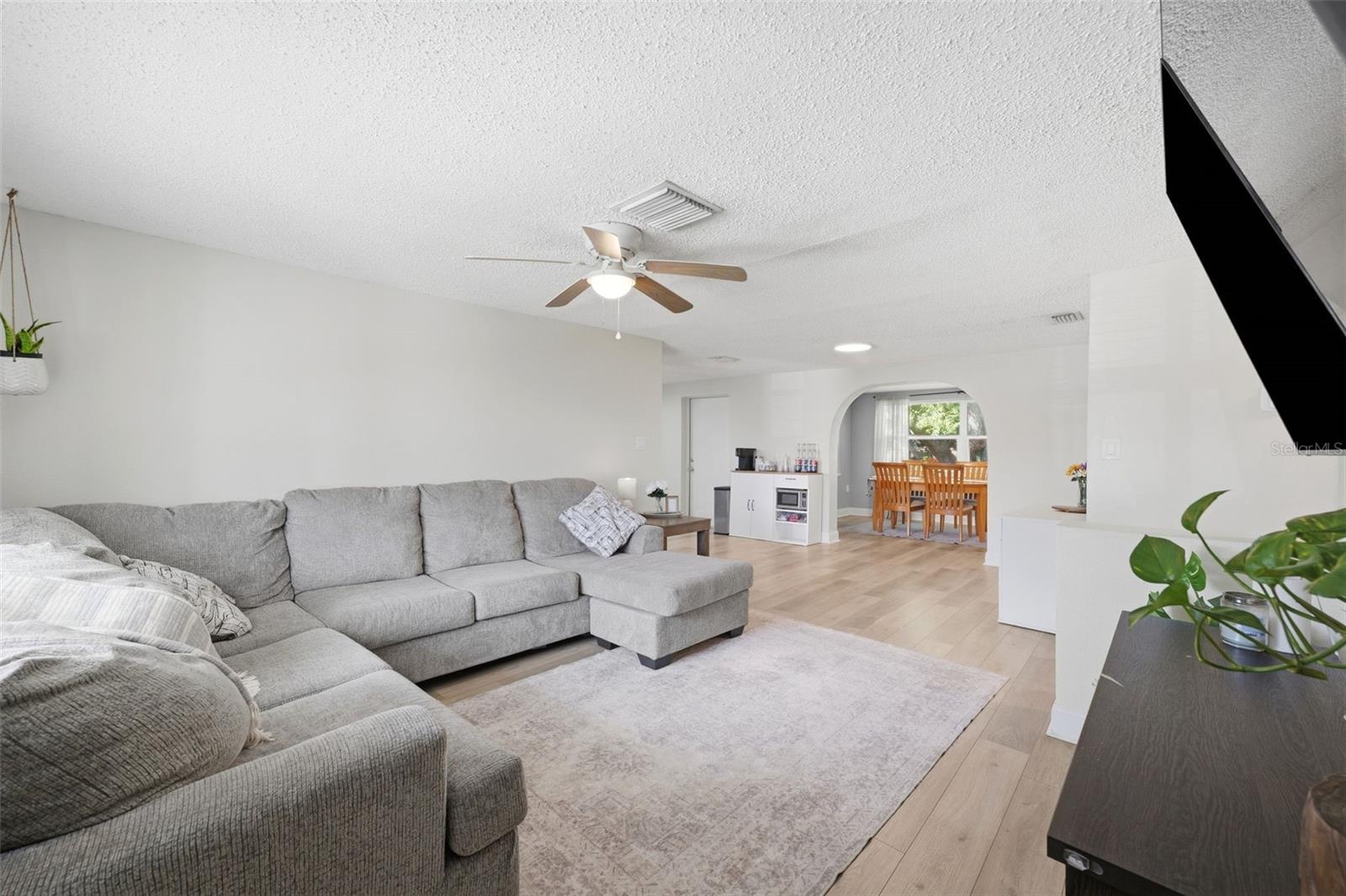 10025 SLEEPY HOLLOW LN — photo 2