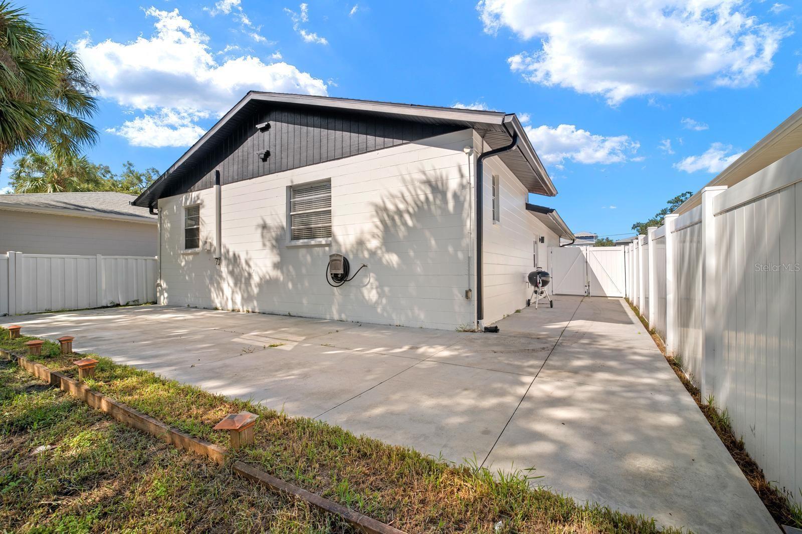 7608 S SWOOPE ST — photo 12