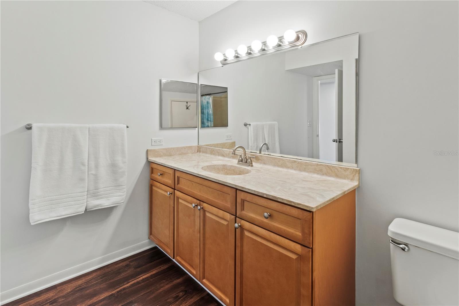 2375 LAKESIDE MEWS #D2 — photo 32