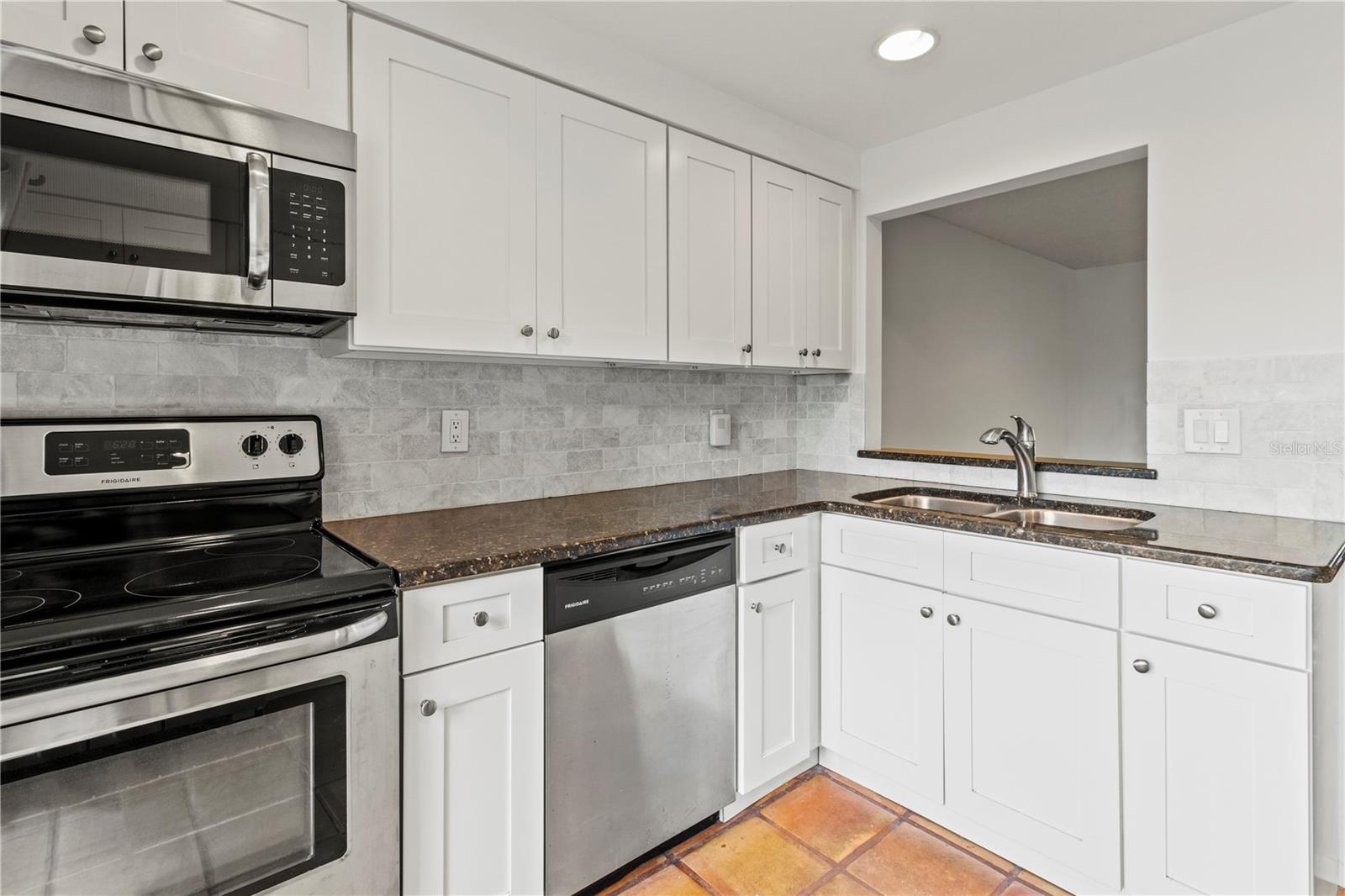 2375 LAKESIDE MEWS #D2 — photo 6