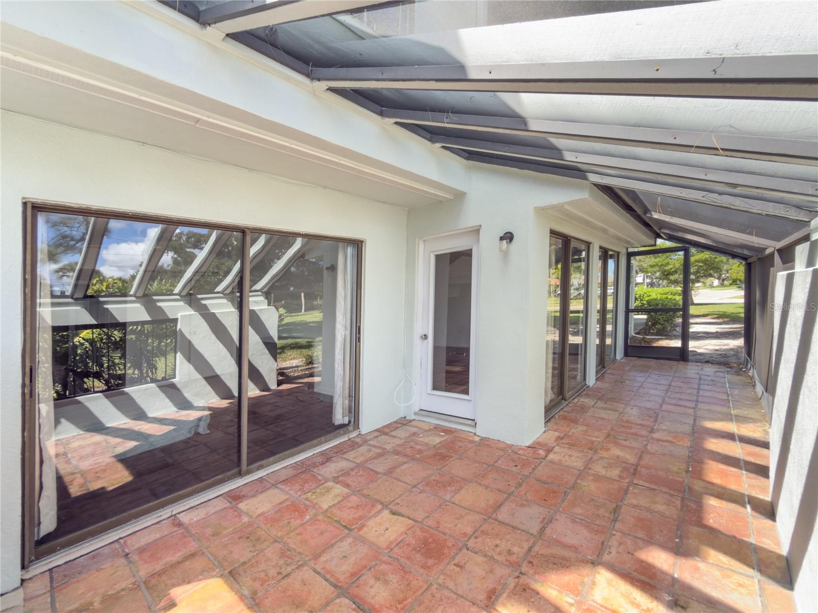 2375 LAKESIDE MEWS #D2 — photo 44