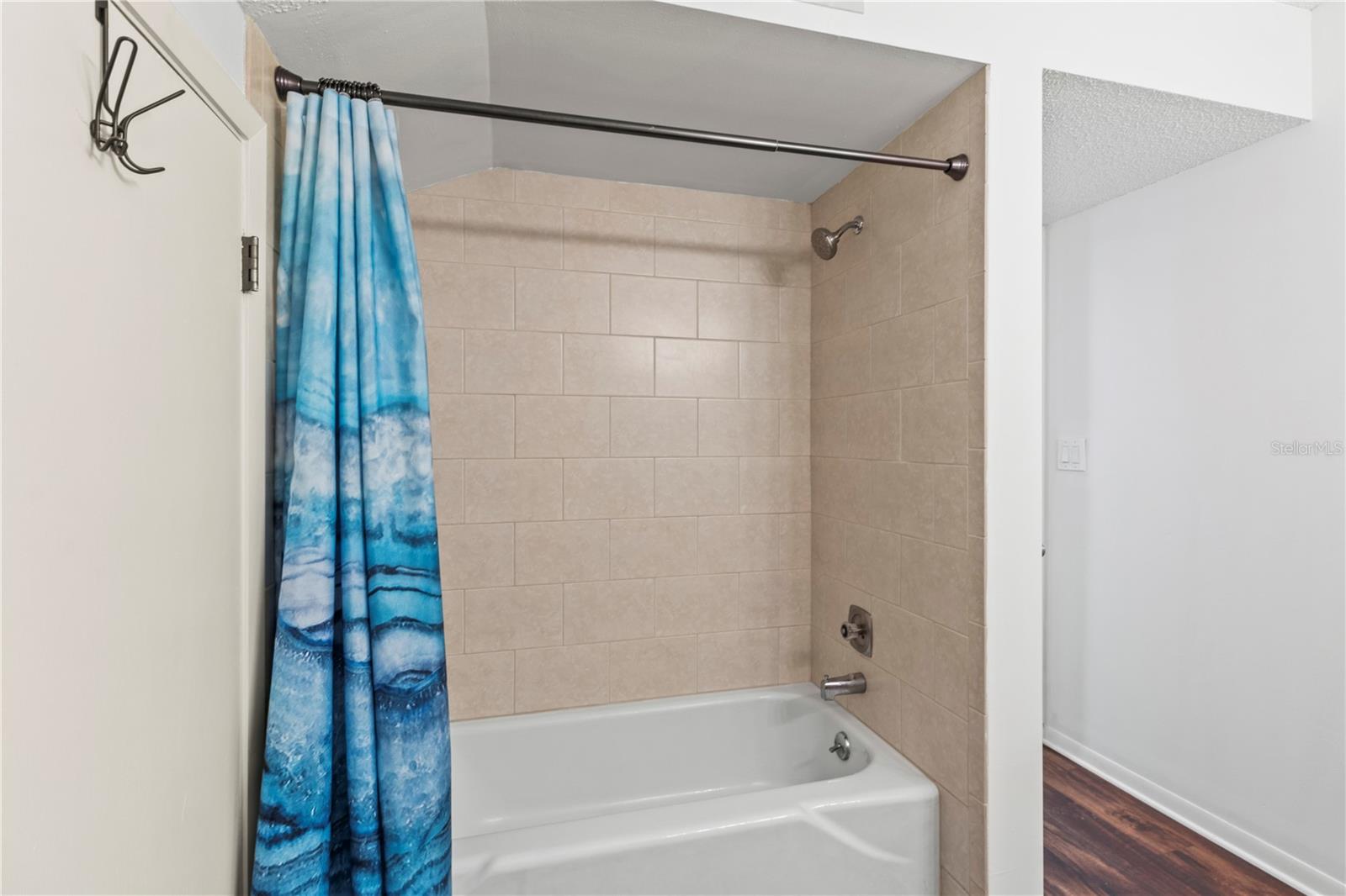2375 LAKESIDE MEWS #D2 — photo 33