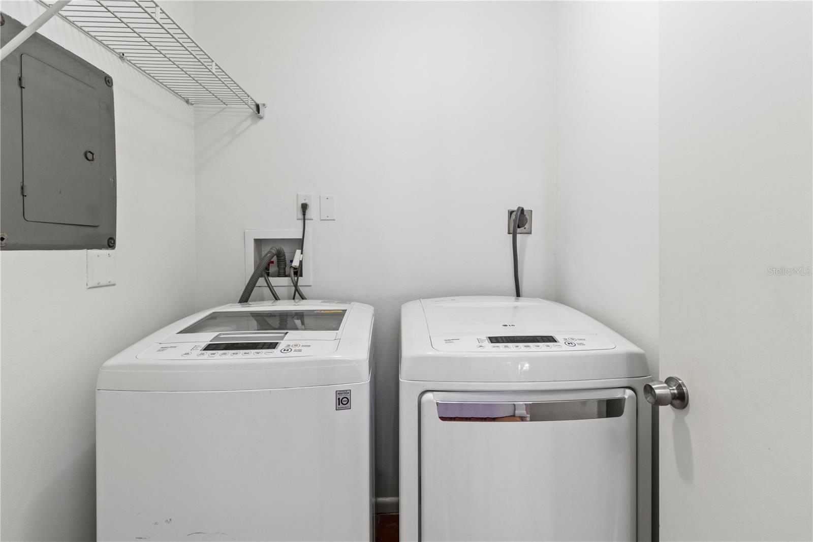 2375 LAKESIDE MEWS #D2 — photo 35