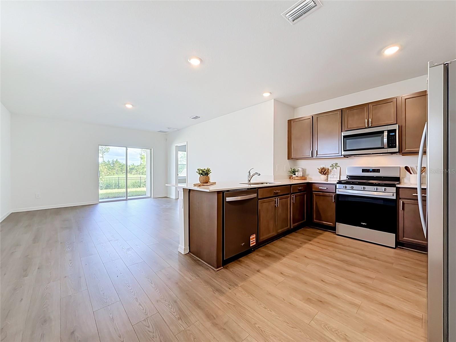 2387 BENDER DR — photo 8