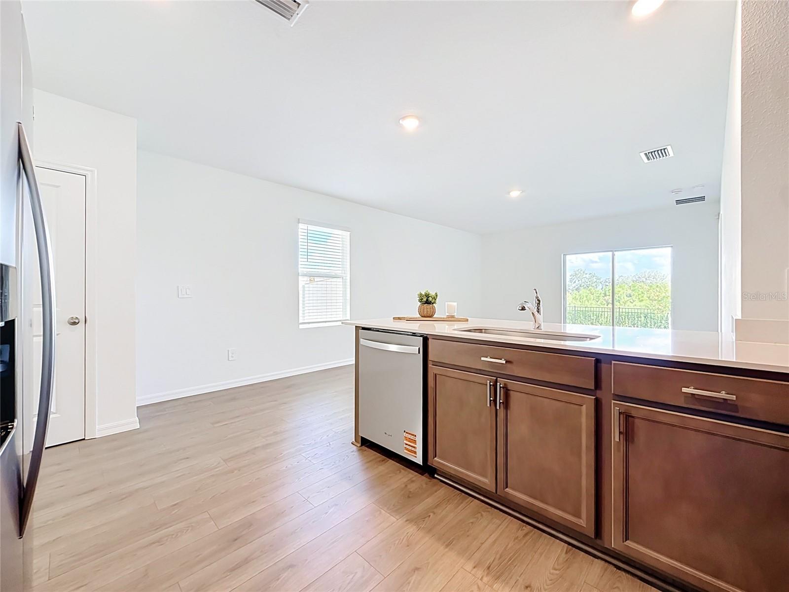 2387 BENDER DR — photo 11