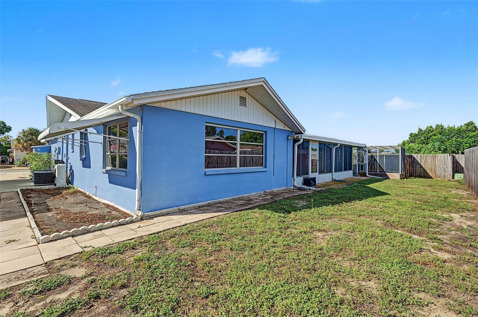 7805 SUE ELLEN DR — photo 37