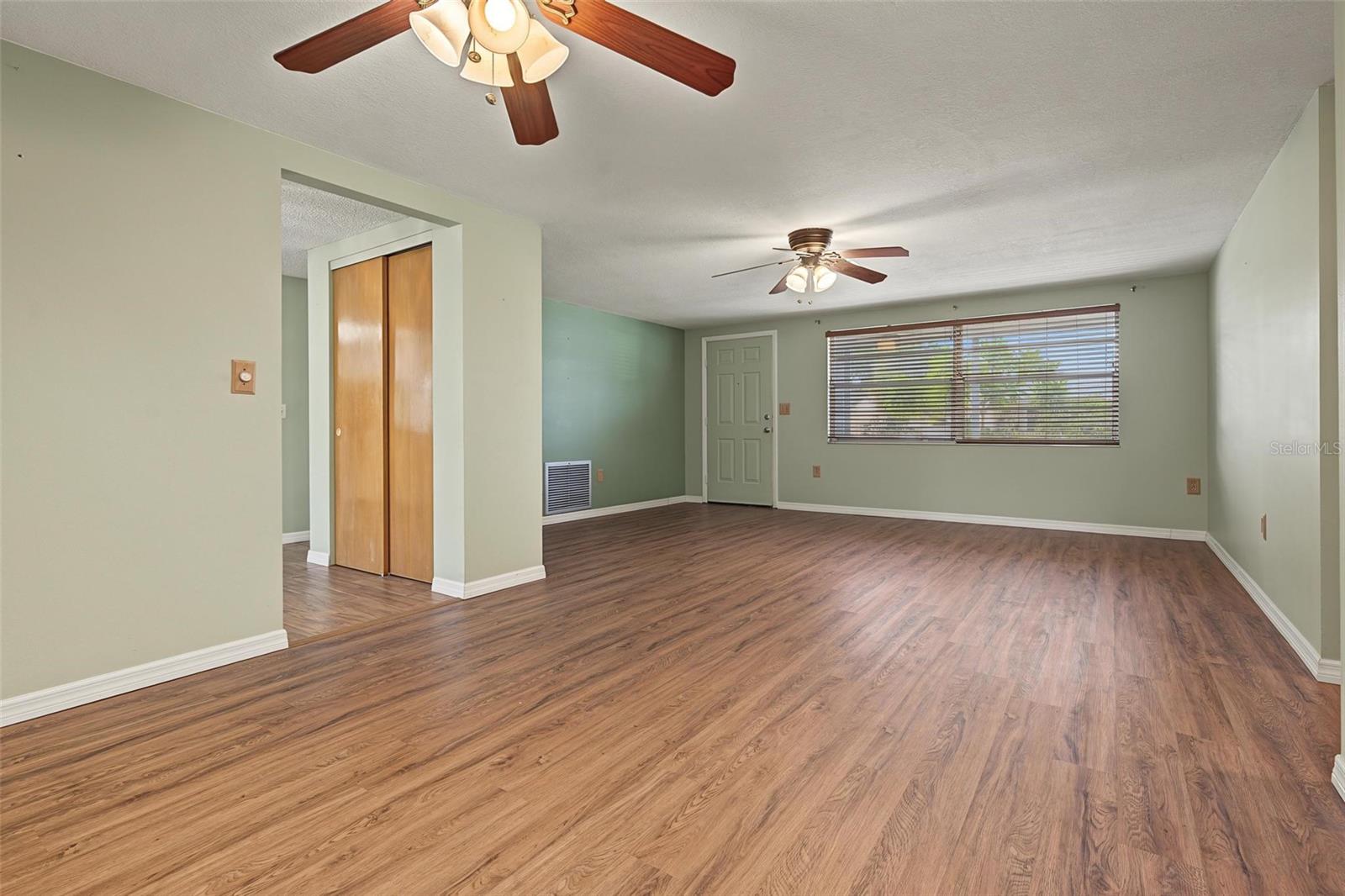 7805 SUE ELLEN DR — photo 9